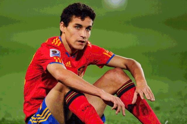 Jesús Navas: es el capitán del Sevilla FC, donde ahora juega como lateral derecho.