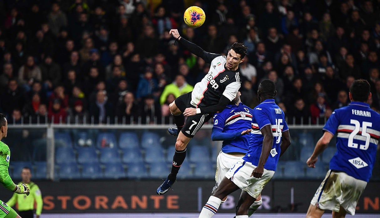 Cristiano Ronaldo volvió a hacer gala de su fortaleza física para marcar un golazo. (Foto: AFP)