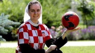 ¡Juega como Messi! La monja que es viral y apoya a Croacia en Rusia 2018