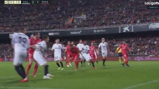 Real Madrid no gana, pero Benzema sigue en lo suyo: el buen gol de cabeza para el honor en Mestalla [VIDEO]