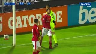 García intentó colgar el balón para colocar el 1-0 contra Sporting Cristal, pero se le fue sobre el arco [VIDEO]