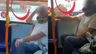 Hombre viaja en bus con una serpiente como mascarilla y su acto le da la vuelta al mundo