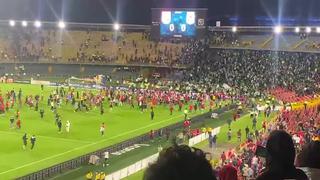 Barristas arruinan regreso del público a los estadios en Colombia en el Santa Fe vs. Nacional [VIDEO]