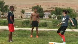 André Carrillo sorprende dominando el balón junto a su novia [VIDEO]