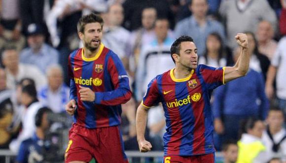 Xavi Hernández y Gerard Piqué han sido compañeros en el Barcelona y también en la Selección de España. (Foto: AFP)