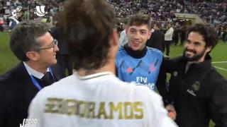 Su falta lo hizo héroe: el abrazo y felicitaciones de Sergio Ramos a Valverde luego que Real Madrid sea campeón
