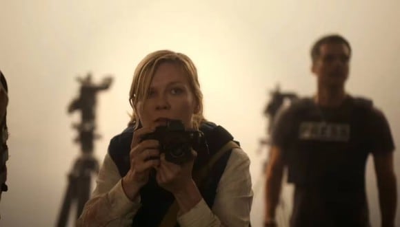 En "Civil War", Kirsten Dunst interpreta a una fotoperiodista experimentada que debe registrar todo lo que ocurre en el levantamiento de varios ciudadanos contra el presidente de EE.UU. (Foto: A24)