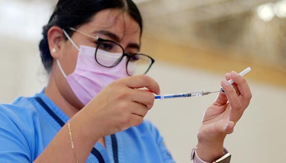 Vacuna COVID-19 en México: cómo registrarte en Internet y requisitos para ser inoculado tienes entre 50 y 59 años (Foto: Getty Images)