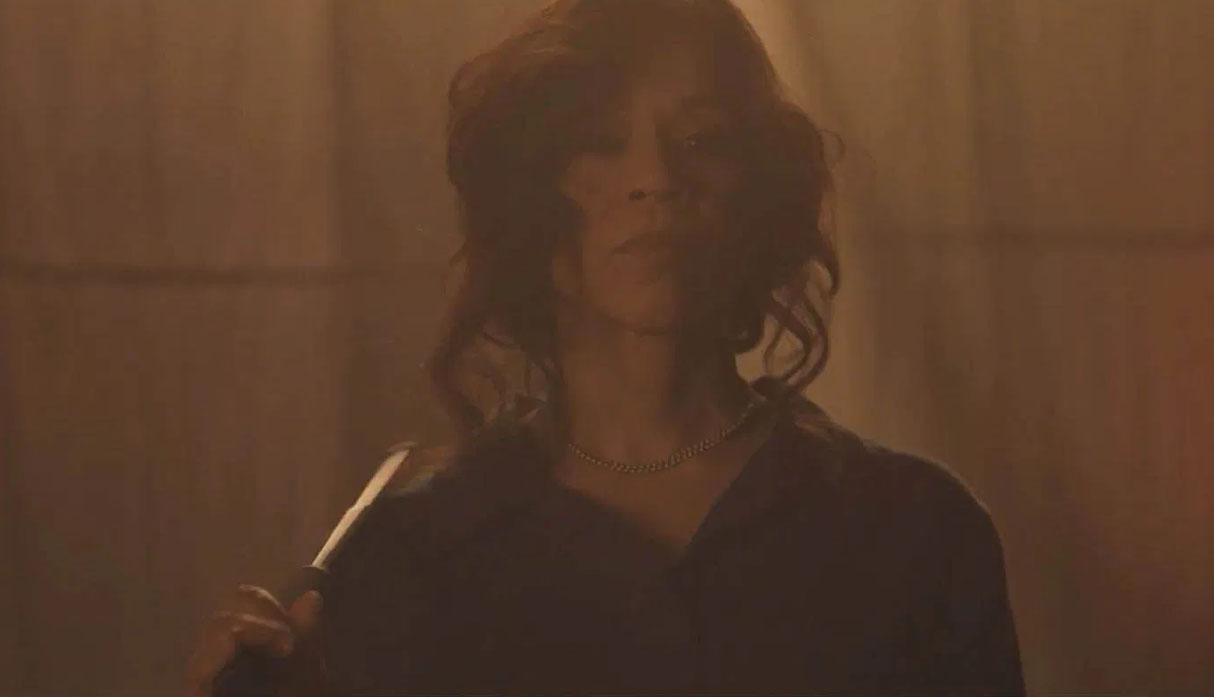 RENEE MONTOYA – ROSIE PEREZ (Foto: Warner Bros)