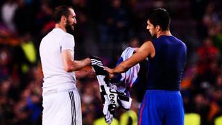 Gesto de grandeza: Luis Suárez y Giorgio Chiellini intercambiaron camisetas tras el término del partido