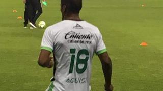 ¡Le cambiaron el nombre! Pedro Aquino salió al campo con curioso 'apodo' en su camiseta [VIDEO]