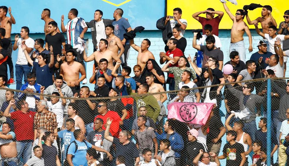 Sporting Cristal vs. Sport Boys: hinchas rosados mostraron su ingenuo para entrar al estadio (Jesús Saucedo)