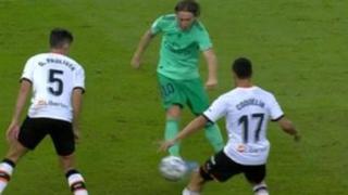 Tres dedos y golazo: Modric hizo una 'pinturita’ para 3-0 del Real Madrid ante Valencia [VIDEO]