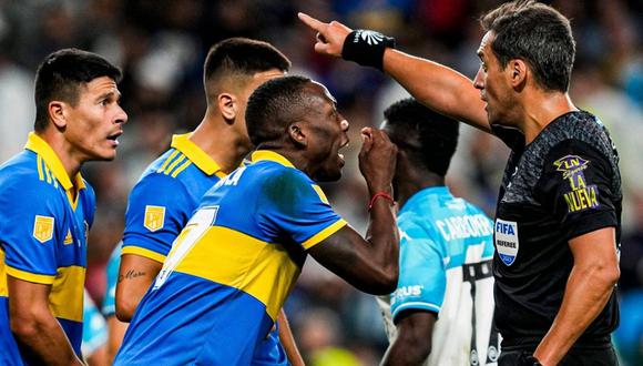 Luis Advíncula tuvo algunos errores defensivos en la derrota de Boca ante Racing. (Foto: EFE)