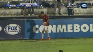 Alianza Lima: hincha lanzó bolsa llena de agua a jugador de Independiente (VIDEO)