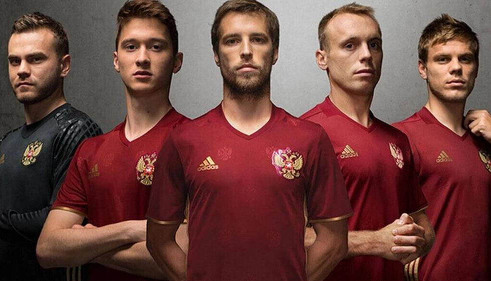 Las camisetas y banderas de los países que no guardan relación.