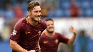 Francesco Totti anotó en el último minuto y le dio el triunfo a la Roma