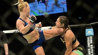 UFC Singapur: Holly Holm noqueó a Bethe Correia con una terrible patada a la cabeza