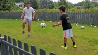 Amor y control: así entrena Cristiano junto a su hijo mientras alista su vuelta a la ‘Juve’ [VIDEO]
