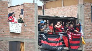Ni el Israelita se salva: los hinchas del Flamengo invadieron los alrededores de La Videna para ver entrenamiento