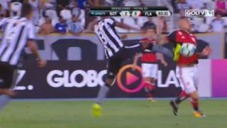 ¡Duele un Perú!: Guerrero recibió brutal 'planchazo' en las costillas ante Botafogo [VIDEO]