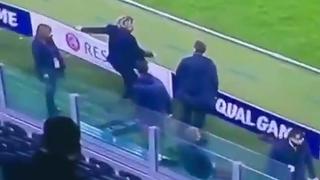 La reacción de todos los hinchas de la ‘Juve’: Nedved pateó un cartel tras la eliminación ante Porto [VIDEO]