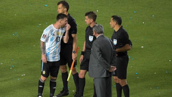 Conmebol castigó a los árbitros del Argentina vs. Brasil de la jornada 14 de las Eliminatorias. (Foto: AFP)
