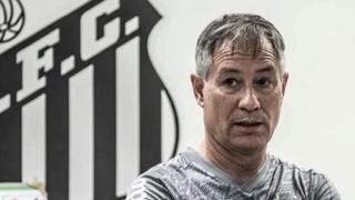 Le dice adiós: Ariel Holan renunció como técnico de Santos FC tras la derrota ante Corinthians