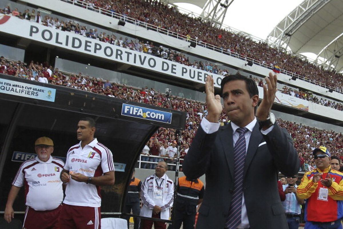 César Farías en la rampa de regreso al banquillo de Venezuela, donde estuvo entre 2017-13. (Getty)