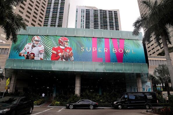 Estas serían las canciones que interpretarían Jennifer López y Shakira en el show del medio tiempo del Super Bowl LIV. (Getty Images)