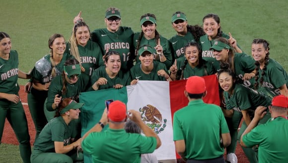 Las boxeadoras mexicanas Esmeralfa Falcón y Brianda Tamara acusaron en redes sociales que las softbolistas dejaron tirados en bolsas los uniformes y artículos de juego. (Foto: AFP)