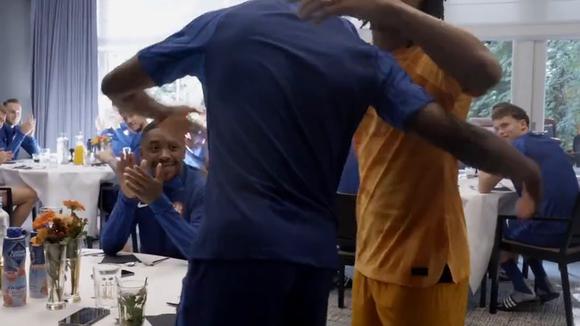 Aké se sumó a la selección de Países Bajos tras ganar la Champions League con el City. (Video: OnsOranje)