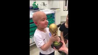 Ben, el hincha de Inglaterra que vence al cáncer y alza la Copa del Mundo [VIDEO]