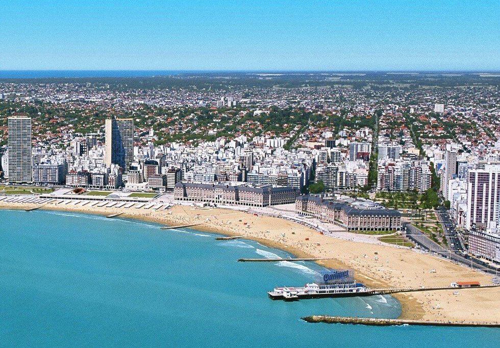 también llamada «La Costa», es una denominación popular en Argentina para referirse a las ciudades con turismo estival basado en el atractivo "playa"; todas son lindantes con el Océano Atlántico. (Foto: Joya)