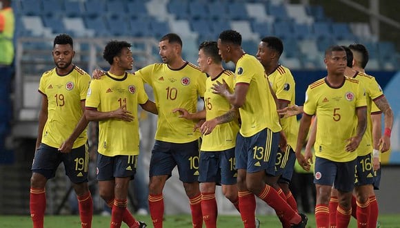 Colombia derrotó a Ecuador por 1-0 con gol de Cardona y es líder con Brasil en el grupo B de la Copa América. | Foto: AFP