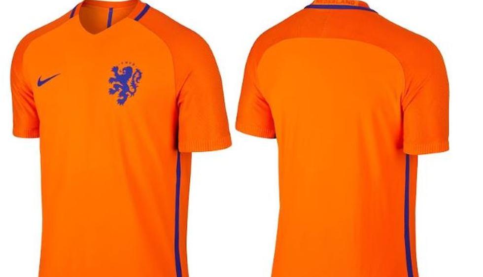 Las camisetas y banderas de los países que no guardan relación.