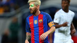 Lionel Messi y el láser que lo distrajo durante el Barcelona vs. Leicester