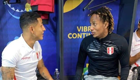 Yotún vaciló a André Carrillo tras la clasificación de Perú a los cuartos de final de la Copa América 2021. (Foto: Captura Instagram)