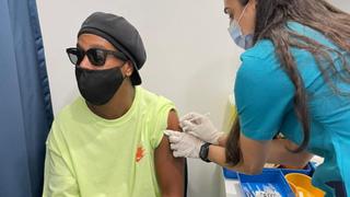 Ronaldinho Gaúcho recibió la vacuna contra el coronavirus en Dubái