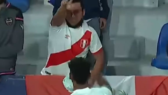 Renato Tapia y el gesto con un fanático peruano. (Captura: Instagram)