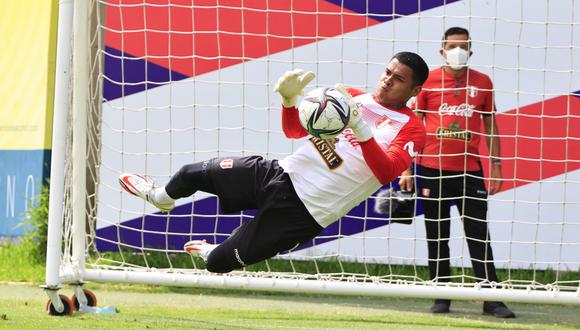 Campos fue convocado por primera vez a la selección peruana en 2021.