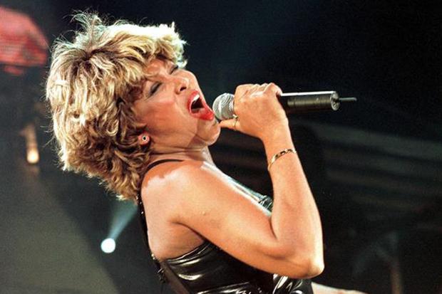 Tina Turner cantando en el escenario (Foto: EFE)