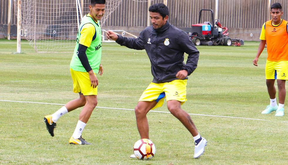 Reimond Manco ya tiene canción creada por un hincha. (Foto: Real Garcilaso / Video: Youtube)