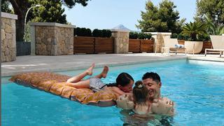 ¿Vacaciones cerca del nuevo club? Robert Lewandowski se relaja con su familia en España