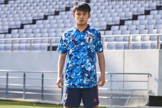 La Selección de Japón y la presentación de su nueva camiseta.