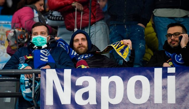 Barcelona vs. Napoli: el coronavirus en el San Paolo. (AFP)