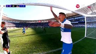 Defendió al rival: Gabriel Costa evitó el gol de Colo Colo vs. U. Católica tras el disparo de Solari