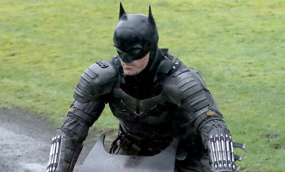 The Batman: revelado el traje completo de Robert Pattinson y su batmoto en foto del rodaje. (Foto: Twitter)