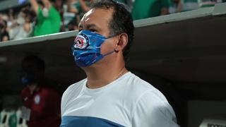 “El vestuario es un cementerio”: Juan Reynoso se refirió a la crisis deportiva de Cruz Azul