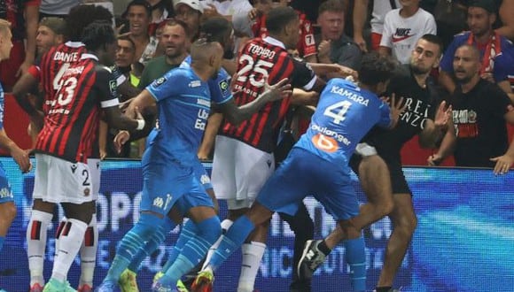Ultras del Niza agredieron a los jugadores del Olympique Marsella. (Foto: AFP)